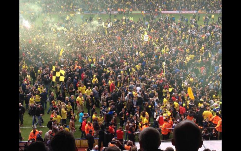 Las escenas de apoyo al Watford, ya con el ascenso seguro, no se hacen esperar al finalizar el encuentro. TWITTER / ‏@watfordfcsays