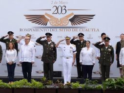 El secretario de la Defensa Nacional, el general Cienfuegos en el evento por los CCIII años del Rompimiento del Sitio de Cuautla. TWITTER / @gracoramirez