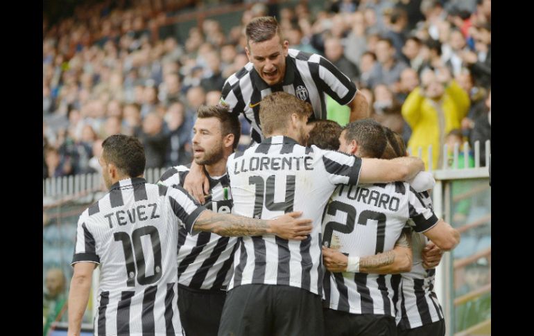 Jugadores celebran el triungo ante Sampdoria. EFE / L. Zennaro