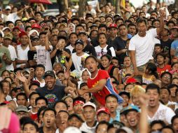 Miles de personas se reunieron para ver la pelea entre Floyd Mayweather Jr. y Manny Pacquiao. EFE / F. Malasig