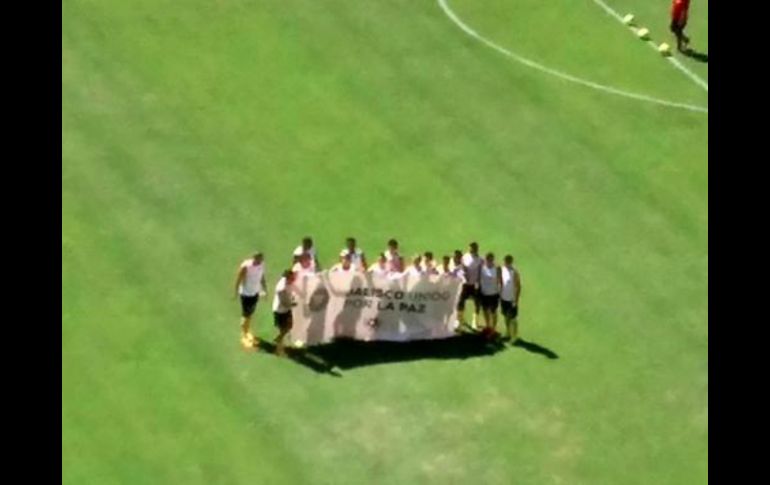 El público aplaudió la acción del equipo de Leones Negros. EL INFORMADOR / J. Robles