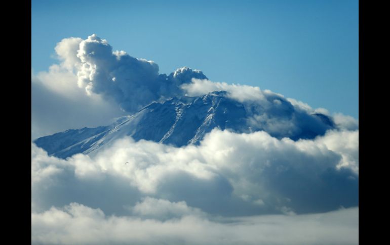 El Calbuco, que no presentaba erupciones desde 1972, es considerado uno de los tres macizos más peligrosos que tiene Chile. EFE / M. Ruiz