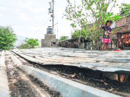 Por carecer de cimientos, la vivienda que habita Claudia Cano perdió el beneficio del techo firme, en la Colonia Nuevo Israel EL INFORMADOR / A. García