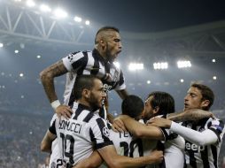 Los jugadores del Juventus festejan el gol de Carlos Tévez. AP / L. Bruno