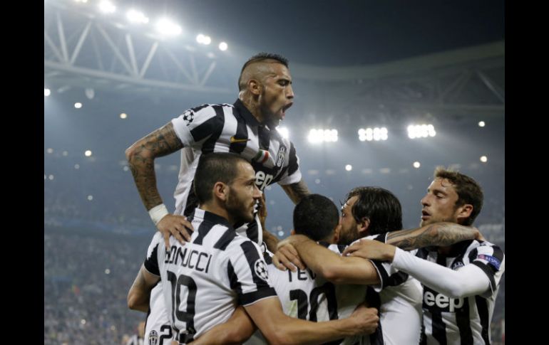 Los jugadores del Juventus festejan el gol de Carlos Tévez. AP / L. Bruno