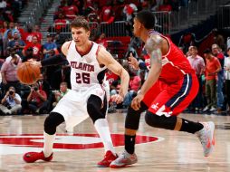 Korver atinó uno de siete triples en la primera mitad pero no dejó de intentar. AFP / K. Cox