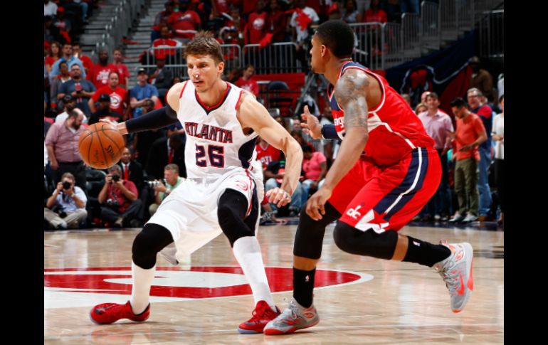 Korver atinó uno de siete triples en la primera mitad pero no dejó de intentar. AFP / K. Cox