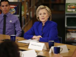 Clinton está a favor de crear condiciones para que los indocumentados tengan derecho a la ciudadania. AP /