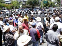 Los maiceros bloquearon Avenida Vallarta y Chapultepec, provocando caos vial. EL INFORMADOR / R. Tamayo