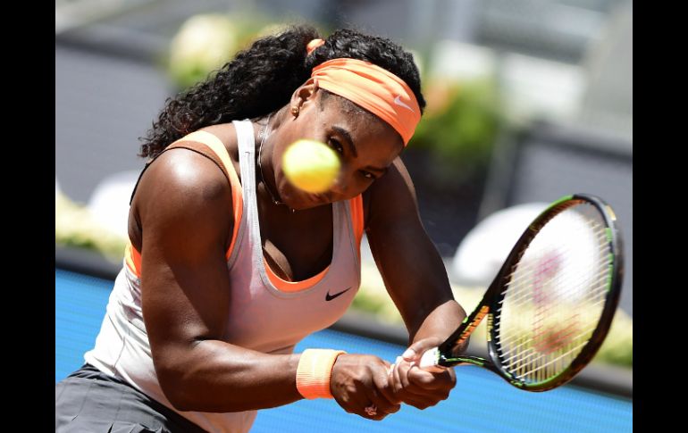 Serena quiere ser la primera tenista en ganar tres veces este torneo. AFP / G. Julien