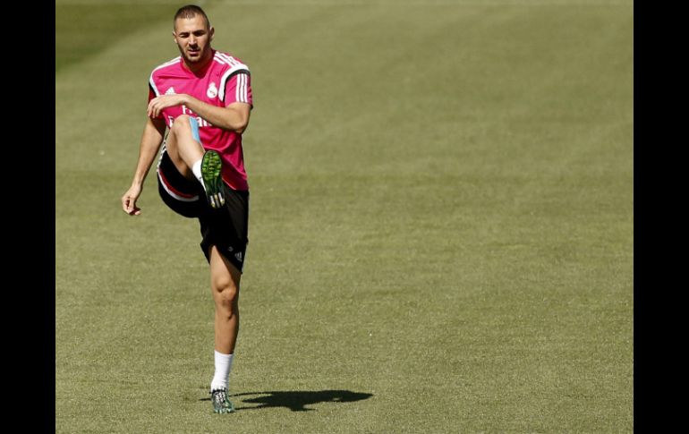 Benzema terminó tocando el balón. El resultado fue apto y se reincorporó a la dinámica de grupo. EFE / J. Lizón