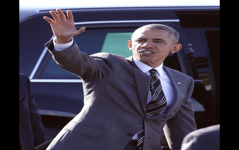 El presidente, Barack Obama saluda a su llegada a Portland. AP / D. Ryan