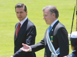 El Mandatario mexicano durante la bienvenida oficial de su homónimo colombiano, Juan Manuel Santos (der.) este viernes. NTX / J. Pazos