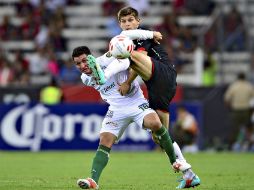 Walter Kannemann (der.) y Gonzalo Ríos (izq.) durante el encuentro entre Atlas y León en el Torneo de Clausura 2015. MEXSPORT / ARCHIVO