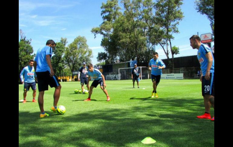 Los jugadores del América arriban al hotel con seguridad y sin dar ninguna declaración. TWITTER / @CF_America