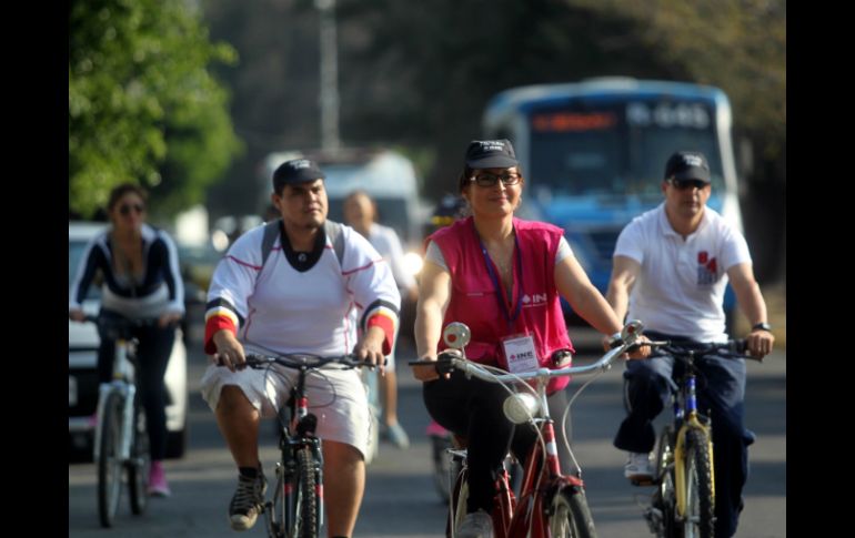 Un grupo de unas 25 personas realizan este sábado un recorrido en el distrito 14 federal. EL INFORMADOR / A. Hinojosa