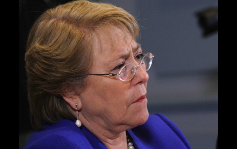 El miércoles Bachelet pidió la renuncia de todos los integrantes de su gabinete. EFE / E. González