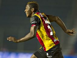 Gonzáles festeja el segundo gol de la UdeG. MEXSPORT / O. Martínez