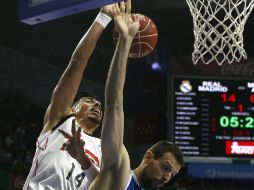 El nayarita palmeó la canasta ganadora en el último segundo. EFE / K. Huesca