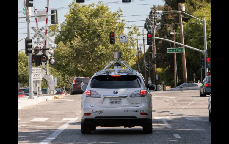 Cuatro reportes de colisión se involucraron con vehículos sin conductor, tres de los autos son de Google. ESPECIAL / Medium.com