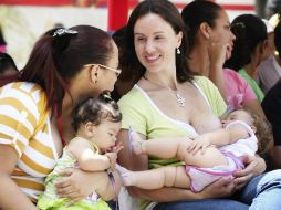 La lactancia es un pilar en la nutrición infantil porque el niño aprende a comer diferente. EFE / ARCHIVO