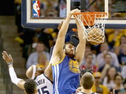 'Esta serie podría estar cerca de terminarse si hubiéramos jugado como lo hicimos esta noche', consideró el pívot Andrew Bogut. AFP / A. Lyons