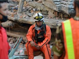 El equipo de los ''Topos'' mexicanos se encuentra en la zona del sismo para colaborar en la operación de rescate de víctimas. AFP / P. Mathema