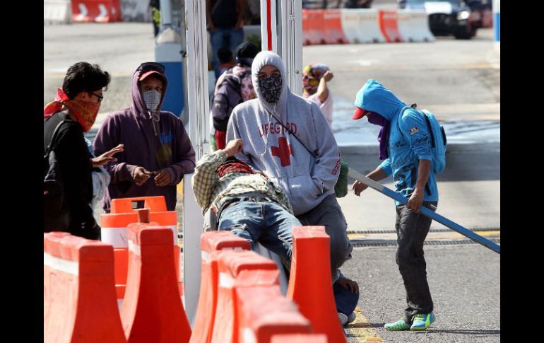 Familiares y estudiantes de la Normal de Ayotzinapa reiteran su exigencia por los normalistas desaparecidos. SUN / ARCHIVO