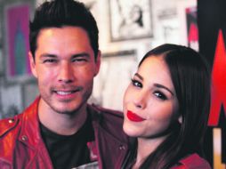 Juan Solo interpreta a 'Mario' y comparte el escenario con Danna Paola. FACEBOOK /