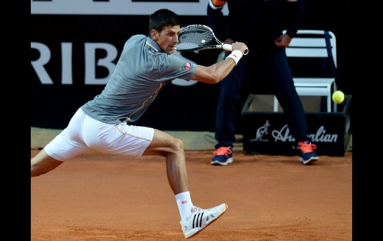 Tras un primer set complicado ante Belluci, 'Nole' fue arrollador en los siguientes dos parciales y llegó a 18 triunfos consecutivos. AFP / T. Fabi