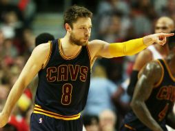 Ante la desaparición de LeBron James en la duela, Dellavedova fue el líder anotador de los Cavs. AFP /  J. Daniel