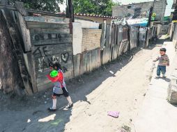 Mientras los terreros de la colonia Ferrocarril no pasen al municipio,sus residentes seguirán condenados a vivir sin servicios básicos. EL INFORMADOR / A. García