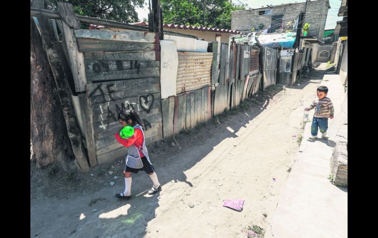 Mientras los terreros de la colonia Ferrocarril no pasen al municipio,sus residentes seguirán condenados a vivir sin servicios básicos. EL INFORMADOR / A. García