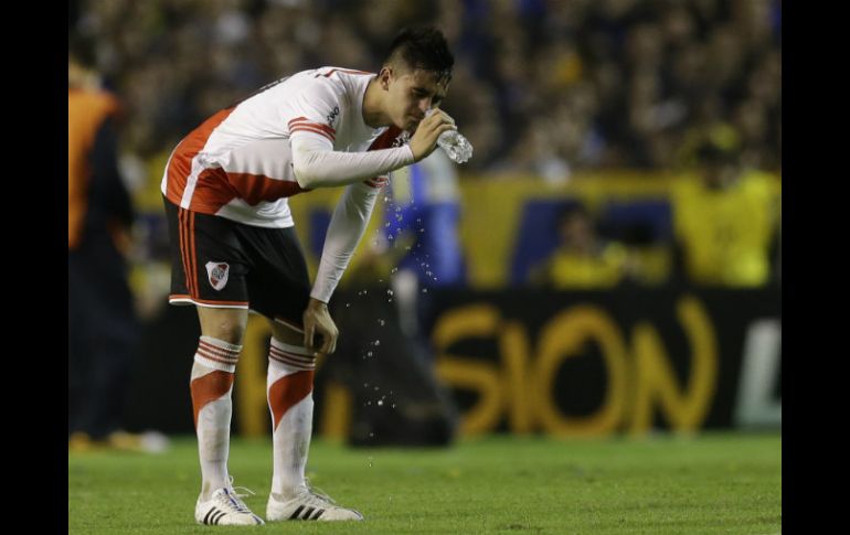 Desconocidos aventaron gas pimienta casero a los jugadores de River cuando estaban en la manga de salida directa a la cancha. AP / V. Caivano