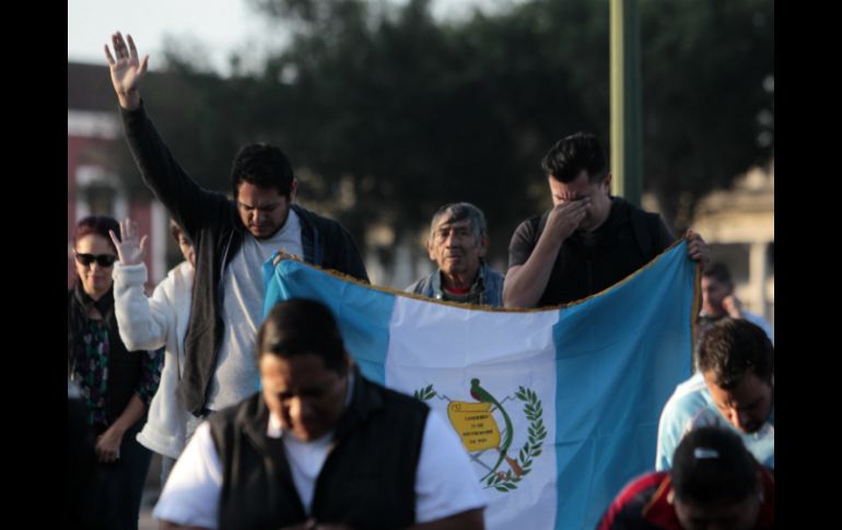 Los manifestantes se reunieron en el centro histórico de la ciudad de Guatemala este sábado. EFE / E. Biba