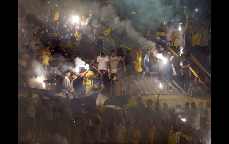 Hinchas del Boca rociaron a los jugadores de River Plate con gas pimienta en un partido que se jugaba en La Bombonera. AP / V. Caivano