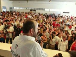 El aspirante Tricolor busca tener contacto con la gente. FACEBOOK / Ricardo Villanueva Lomelí