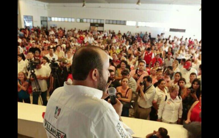 El aspirante Tricolor busca tener contacto con la gente. FACEBOOK / Ricardo Villanueva Lomelí