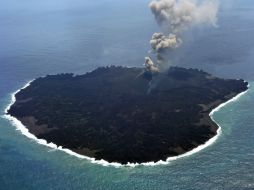 Se afirma que un día estará llena de vida vegetal, e incluso animal, a medida que la naturaleza aparezca. AFP / JAPAN COAST GUARD