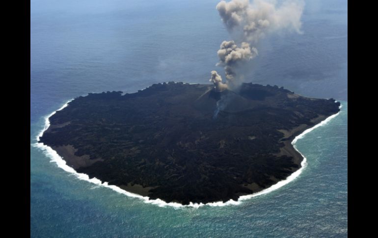 Se afirma que un día estará llena de vida vegetal, e incluso animal, a medida que la naturaleza aparezca. AFP / JAPAN COAST GUARD