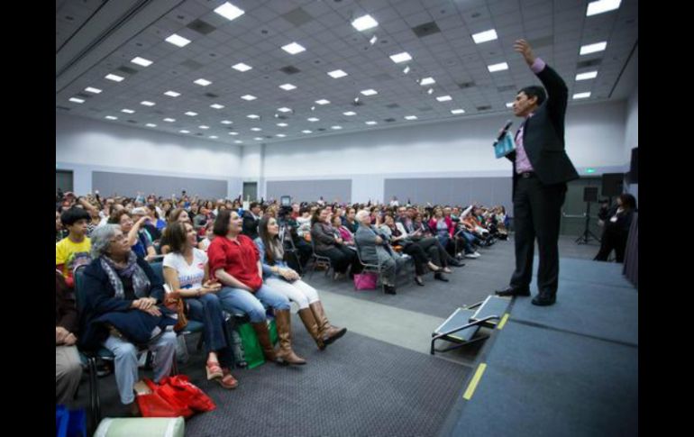 La feria de entrada gratuita contaba con pláticas de los autores invitados. TWITTER / @LeaLA2015