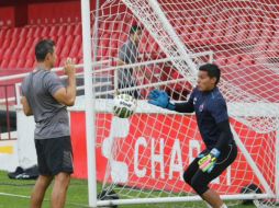 Edgar Melitón Hernández tuvo una mala noche que al final le costó la semifinal a su equipo. TWITTER / @ClubTiburones