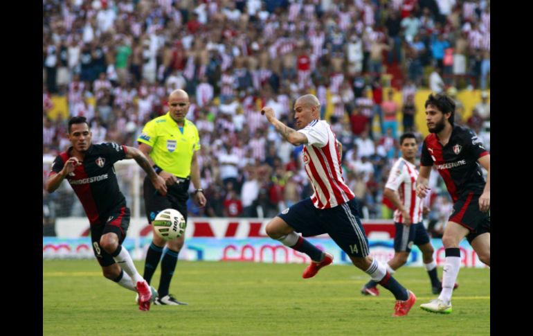 Este domingo Chivas obtuvo su pase a la semifinal venciendo al Atlas 4-1. EL INFORMADOR / ARCHIVO