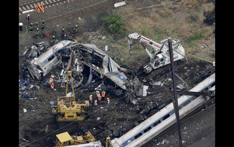 El Amtrak 188 dio un giro a 170 kmh, el doble del límite de velocidad autorizada, antes de descarrilar. AP / ARCHIVO