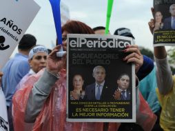 Manifestantes exigen la renuncia de Otto Pérez, quien presuntamente está involucrado en actos corruptos. AFP / J. Ordonez