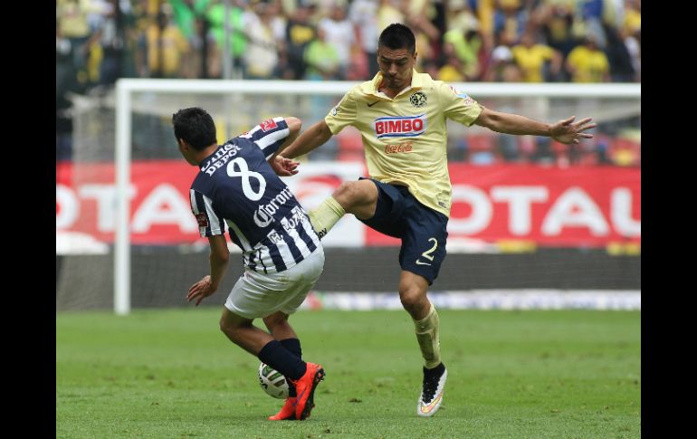 Goltz vió la tarjeta roja directa en el primer tiempo y fue castigado por conducta violenta. EFE / ARCHIVO