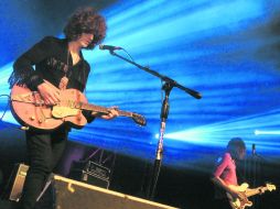 Psicodelia británica. El vocalista James Bagshaw, en un momento de la velada de anoche en el Teatro Estudio Cavaret. EL INFORMADOR / A. Hinojosa