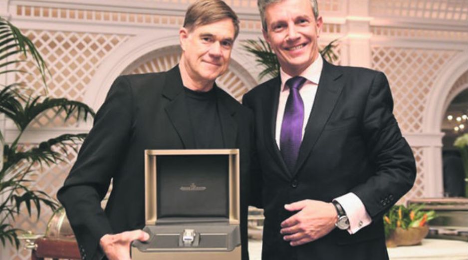 Gus Van Sant (izquierda) y Daniel Riedo, CEO de Jaeger-LeCoultre, en la fiesta de convivencia de cineastas. ESPECIAL / Jaeger-LeCoultre