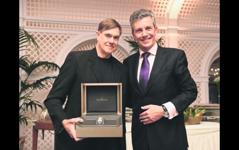 Gus Van Sant (izquierda) y Daniel Riedo, CEO de Jaeger-LeCoultre, en la fiesta de convivencia de cineastas. ESPECIAL / Jaeger-LeCoultre