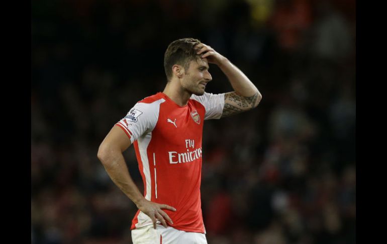 El delantero francés del Arsenal, Olivier Giroud, no pudo ocultar su frustración ante la cantidad de oportunidades falladas. AP / M. Dunham